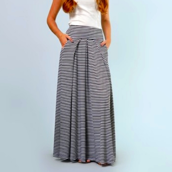 Lila Kass Dresses & Skirts - ⭐🎉HOST PICK⭐🎉 Black & White Stripe Pocket Maxi Skirt